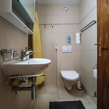 Casa Dschember 10 * ארוזה